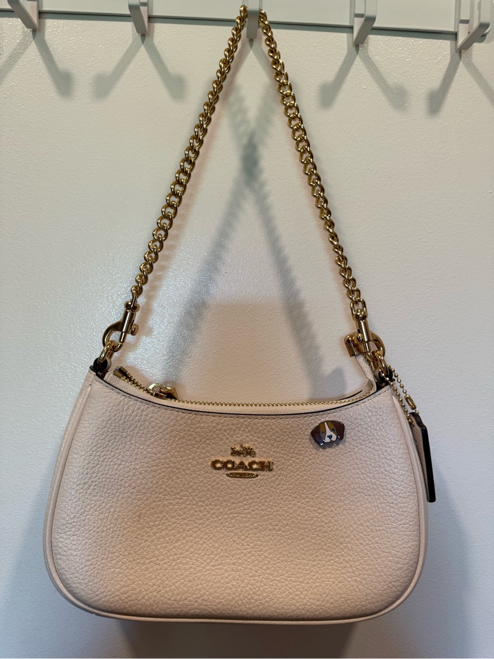 COACH Pebbled Leather Shoulder Bag on creamish white with Gold Chain